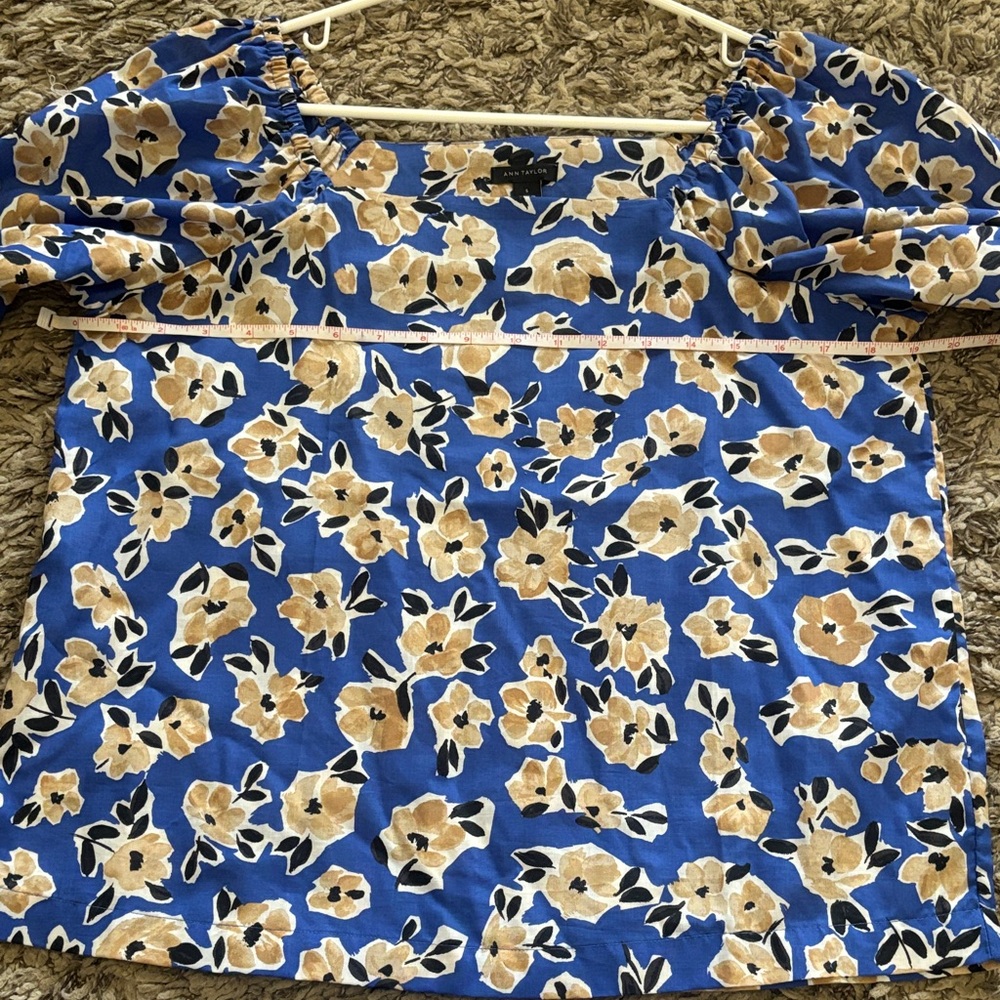 Ann Taylor Blue Blouse with Tan Floral Design size S - Picture 4 of 11